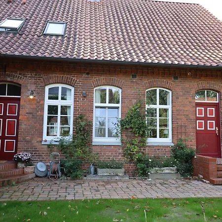 Altes Schulhaus In Der Lueneburger Heide